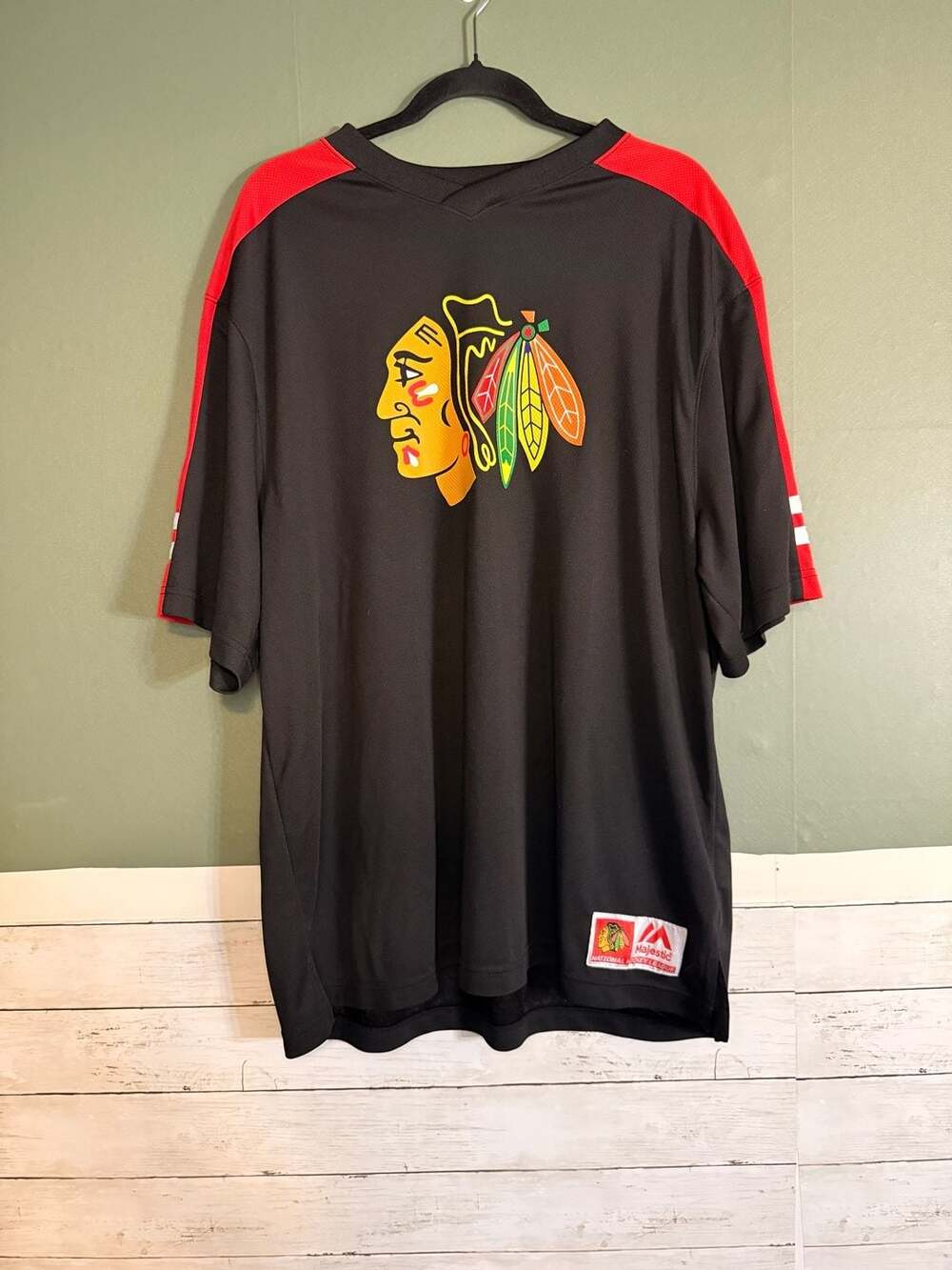 Majestic Chicago Blackhawks NHL Jersey Shirt Mens 2XL Black Red Mesh V-Neck
